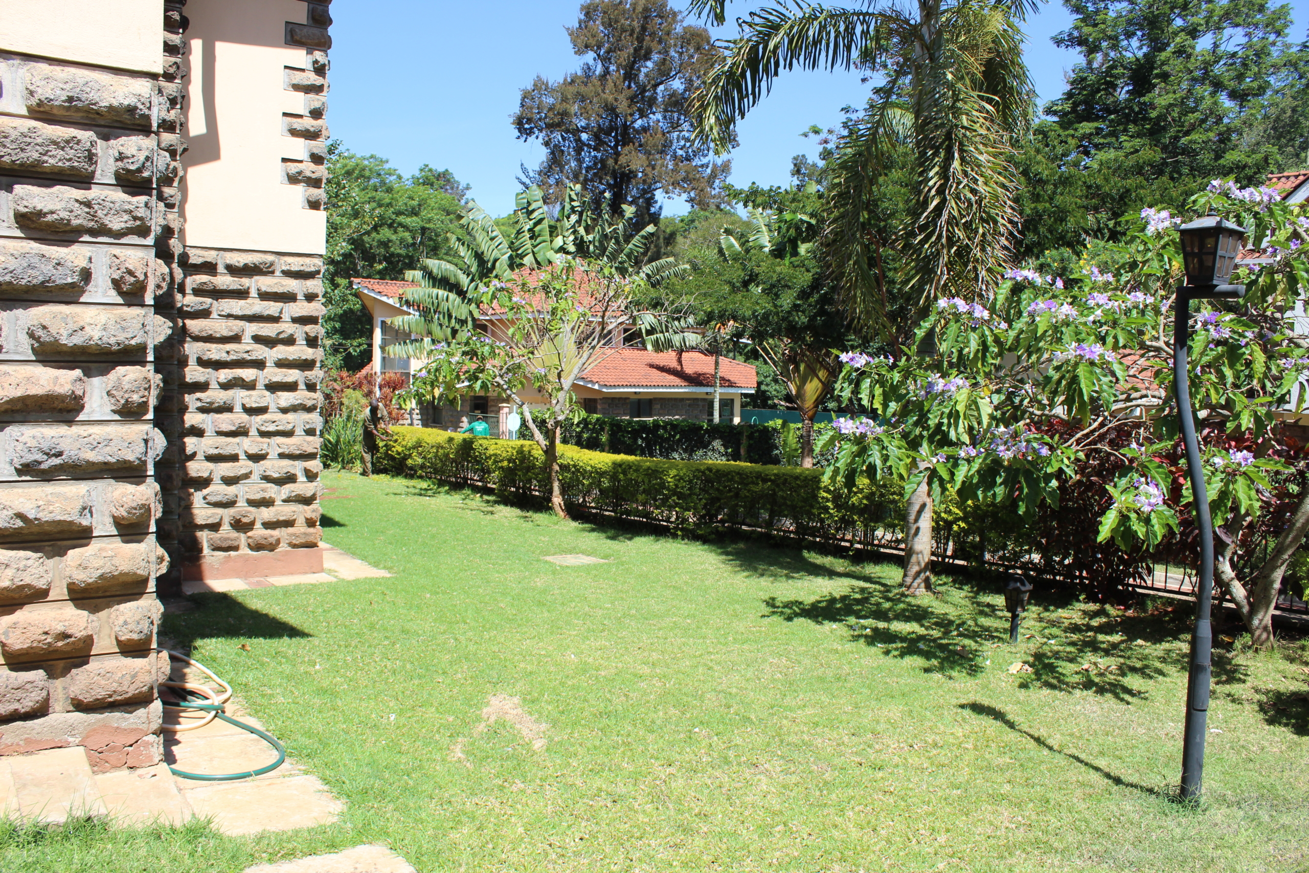 Townhouse to Let Lavington Garden and Lawn