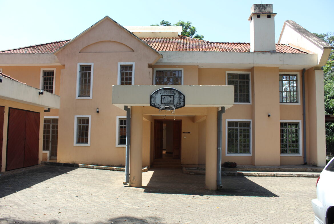TOWN HOUSE MUTHAIGA - Front Side